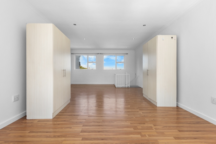 1 Bedroom Property for Sale in Heathfield Western Cape